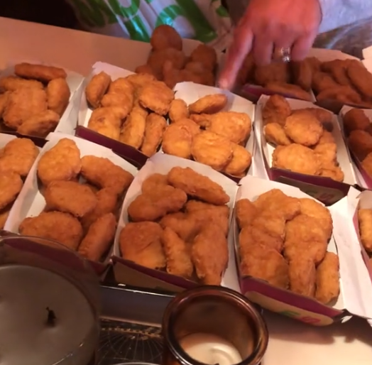 影/一盒開完還有一盒！點外送手滑多按個0　20塊麥克雞塊變「200塊」