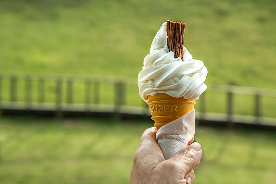 冰控快衝！超商「霜淇淋買2送2」限時6天　草莓、葡萄口味任選