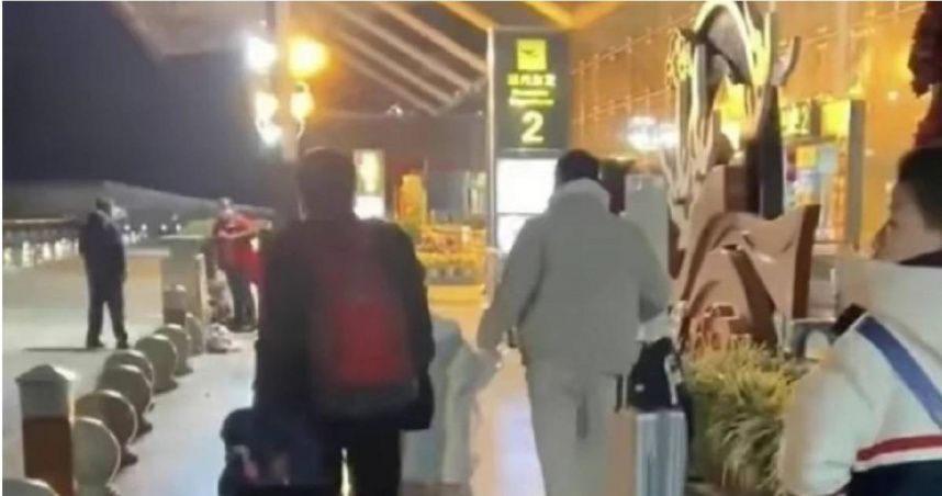 不想當盤子！跟團旅遊沒買20萬手鐲遭導遊趕下車　申訴遭回：他沒時間道歉