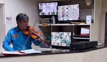 高手在民間！保全竟藏「演奏家」　技術精湛網一片驚呼：該加薪了吧