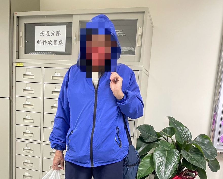 快訊/北捷「潑臭酸水怪客」抓到了！黑絲襪女模、妹子2人受害　警衝中和逮人