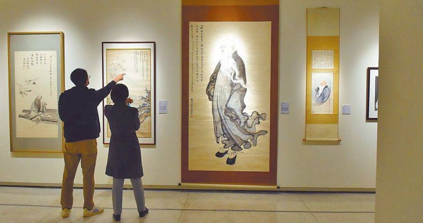 史博館「整修5年多」開幕作品竟有「錯字、落塵」　館長道歉：督導不周
