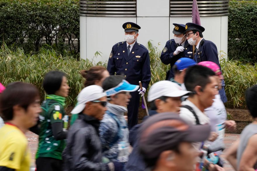 跑死人！東京馬拉松不幸意外　69歲跑者揮手摔倒「頭部重擊亡」