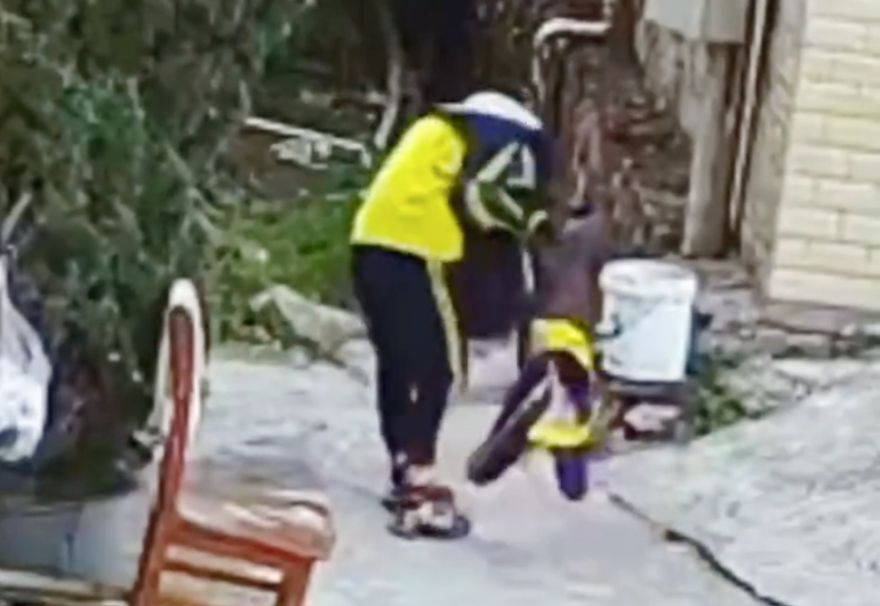 惡劣！13歲少年尾隨同校女生伸狼爪　當街強拖進暗巷「暴力扯褲」猥褻