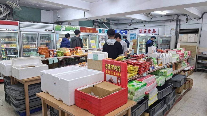 苦撐5年！建中合作社將熄燈　「熱食部委外經營」師生狂掃貨絕版品