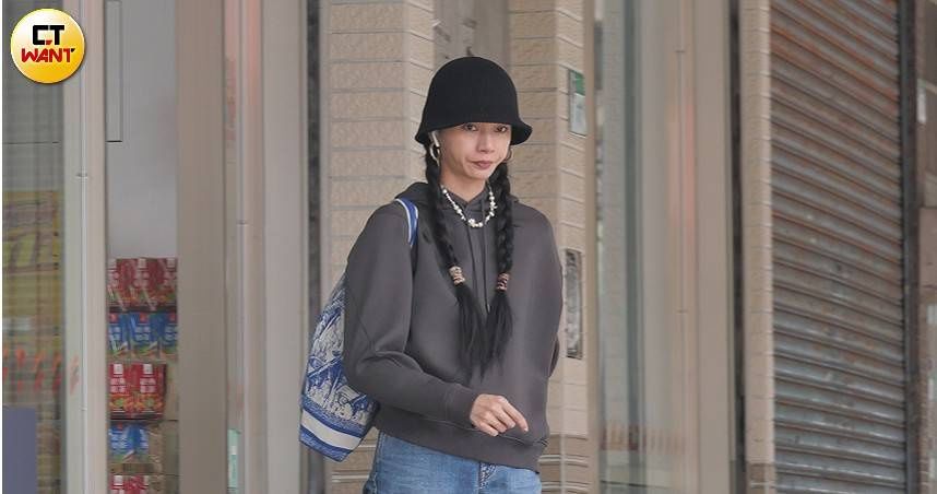 指控黑人2度性騷！「微風女神」郭源元為1事祈福　拜拜求開運近況曝光