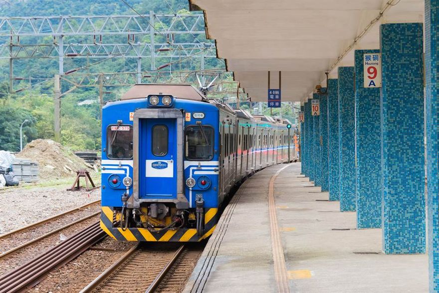 荷包肯定不保了！4月電價將拍板漲價　王國材證實「台鐵、客運擬跟漲 」