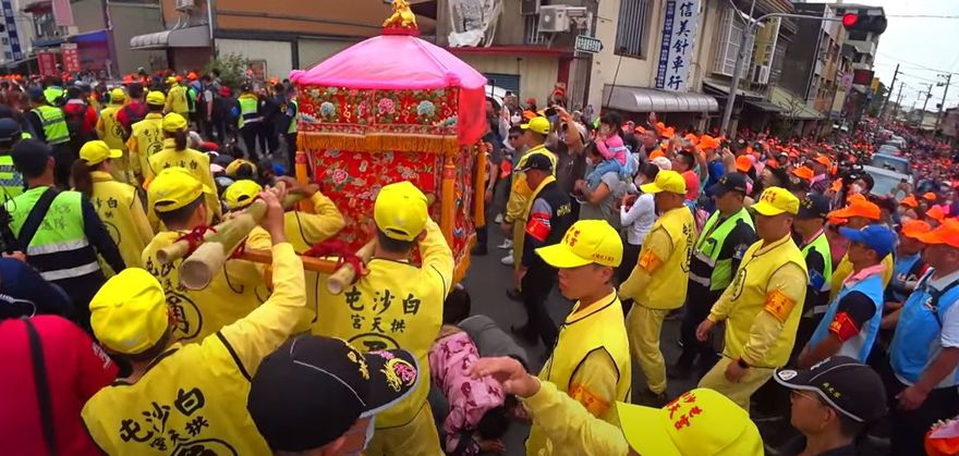 白沙屯媽祖/「粉紅超跑」到雲林了！　北港朝天宮提供「休息沐浴點」一次看