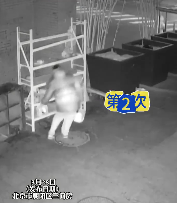 犯案畫面曝！外送員趁無人竟化身「外賣賊」　半個月狂偷40份餐點遭逮