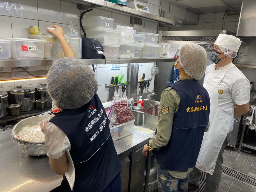 影/寶林食安風暴延燒！中市府稽查百貨餐飲　「2環境不合格」責令改善