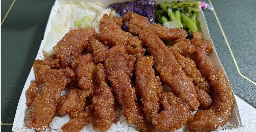 平價超人來了！便當舖滿肉山「百元有找」　網友曝光店名