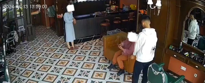 想剪霸王頭？母親帶兒理髮剪完嫌貴　「只願付100塊」與店家爆口角