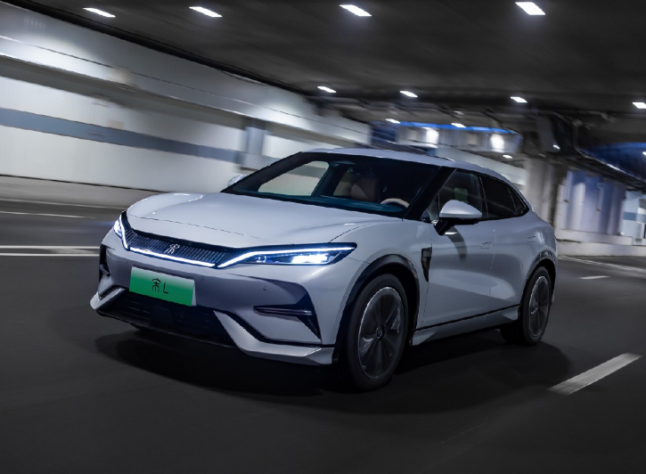 買車容易養車難！陸新能源車保險費直升　車主哀嘆：快開不起
