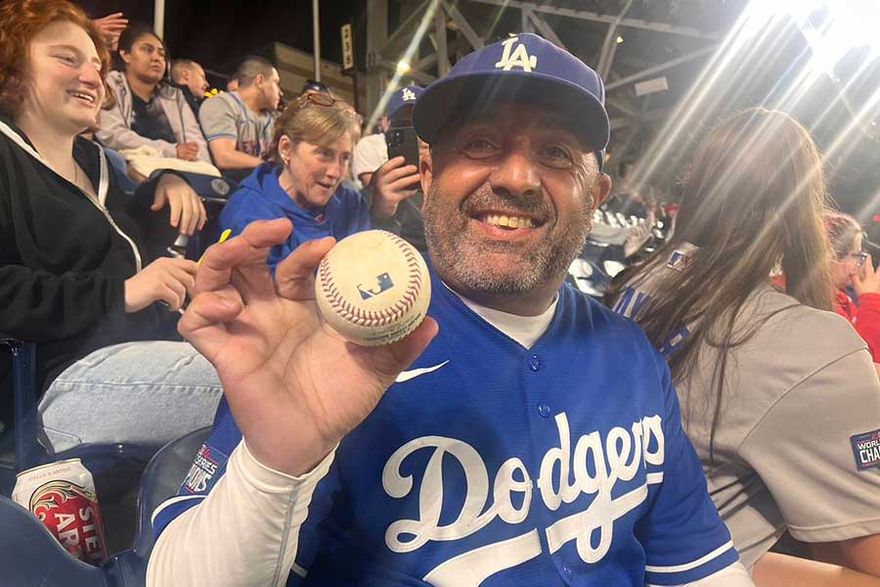 撿到大谷177轟　球迷爽秀七龍珠合體術：我訂了個玻璃櫃
