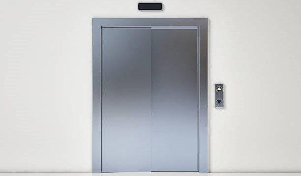 妹子搭上醫院「靈異電梯」！一直上升卻「三度抵達太平間」開門涼風夾笑聲