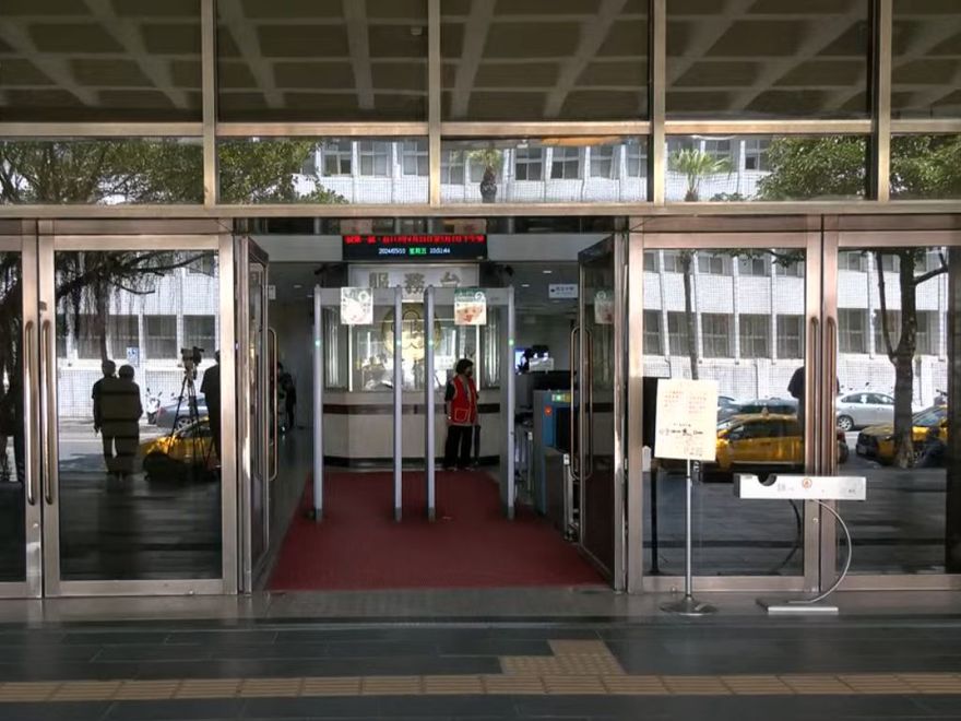 快訊/Toyz現身北檢！嫌醋飯難吃遭超哥打破頭　今出庭還原案發過程