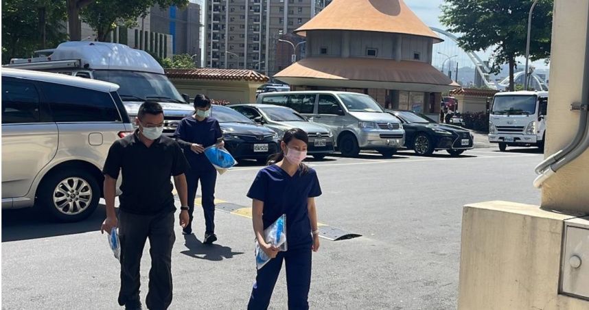 快訊/中和狠媽悶殺2幼子！檢警懷疑「生前疑遭餵毒」　今再赴板殯解剖