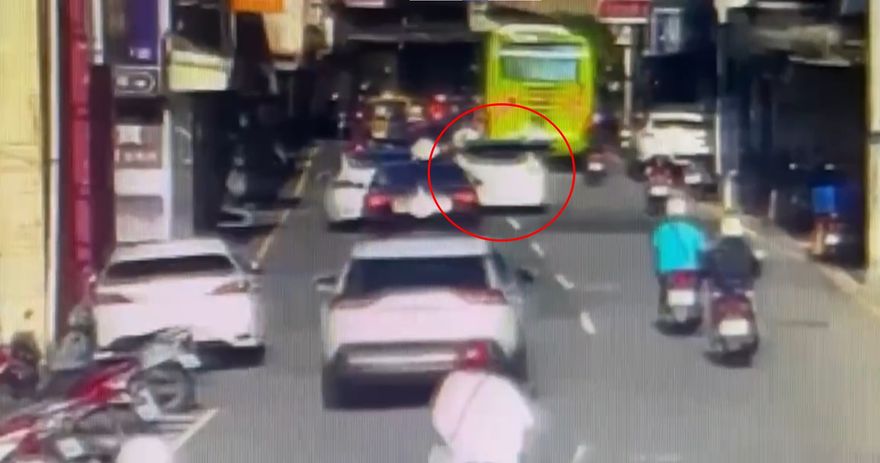 影/氣不過！基隆2車先碰撞再追尾　囂張白車狂追又鬼切「只為報復」