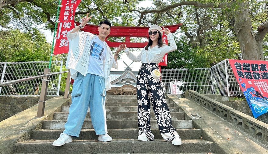 與帥男同遊日本！68歲陳美鳳攜伴「青森露營」全直擊　甜比愛心：越來越年輕