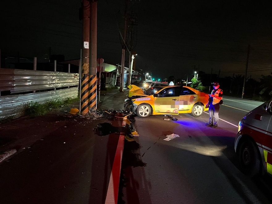 疑精神不濟！大寮「小黃司機自撞電桿」車頭全毀重創亡