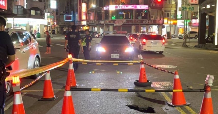 市長您怎麼看？高雄街頭驚見天坑　疑凱米豪雨掏空路基「周邊路面也塌陷」