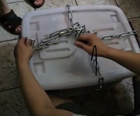 畫面曝光！高雄日安社區800車泡水揪兇　監視器主機裝箱上鎖