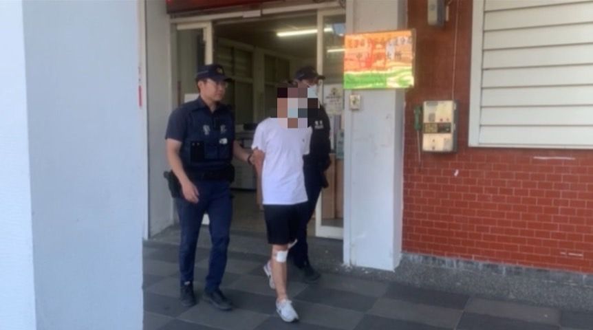 花蓮酒空騎車自摔倒路邊　警上前酒測竟遭他抓狂尻頭