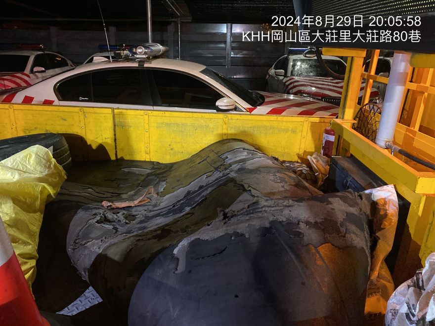 快訊/重大車禍！國一南下371.9K藏「鐵釘陷阱」14車集體爆胎　駕駛怒報案