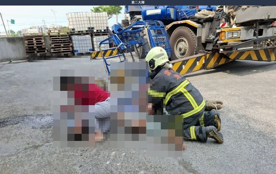 快訊/身分曝光！雲林飼料廠4吊車工人「6米高墜地爆血」　3死1重傷