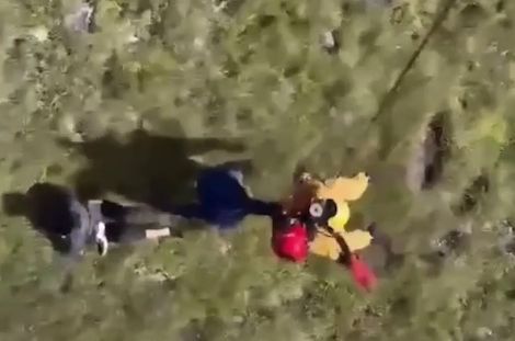 影/黑鷹救援！外籍登山客背傷受困台中山區　緊急吊掛後送醫院