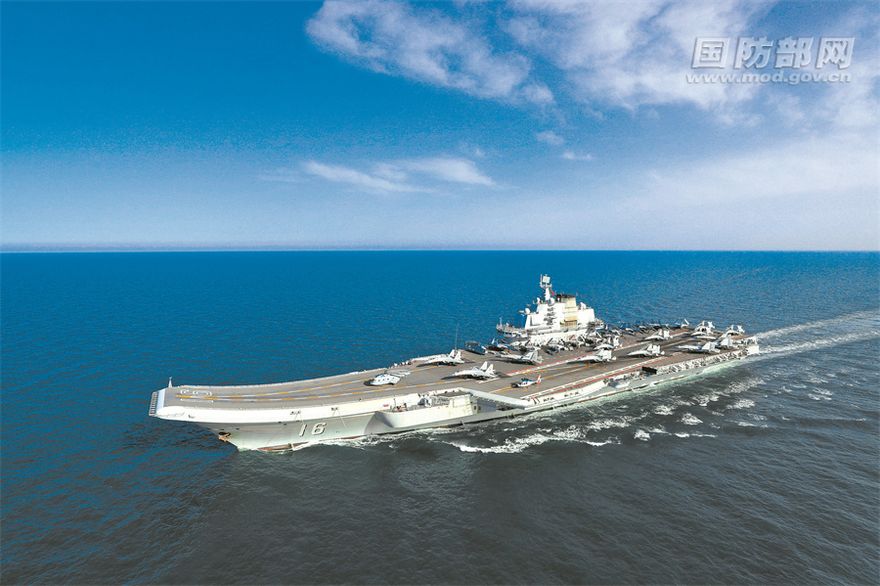 影/《央視》披露新型艦載機在遼寧艦首飛　陸軍事專家：很可能為殲-35
