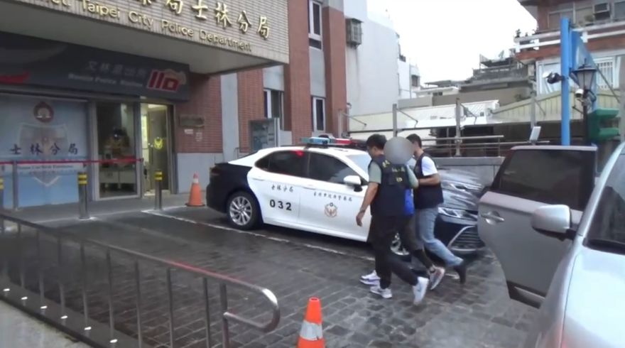 快訊/派出所前囂張犯案！士林男搶劫等公車女子金項鍊　警火速逮嫌犯