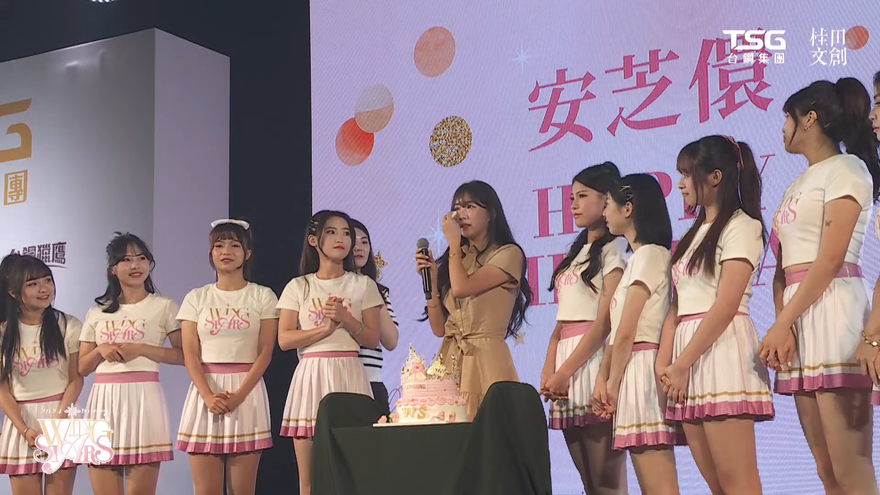 影/安芝儇哭了！來台工作「想在高雄置產」　慶生收1物甜喊：是我第2個家
