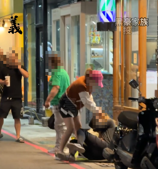 一中商圈租客母女、房東當街互毆！扯髮尖叫畫面曝　雙方互告傷害