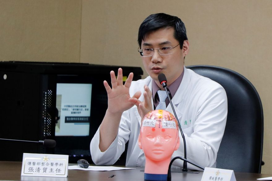有救了！她眼睛乾到像砂礫摩眼　北榮研究： 針灸「2穴位」促淚液分泌