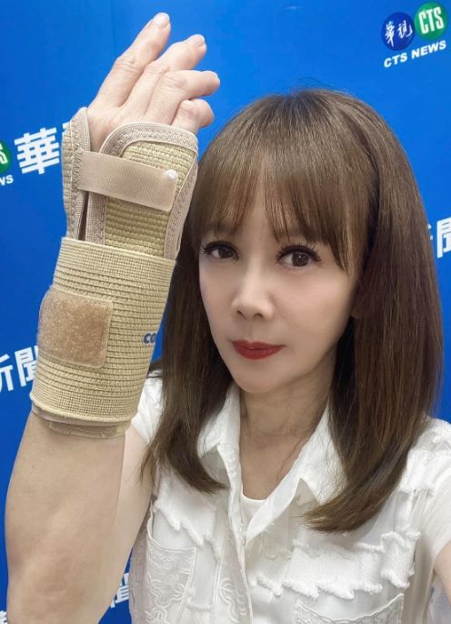 驚！主播陳雅琳「重摔倒地」久久無法起身　「骨折」復原需三個月超憂鬱
