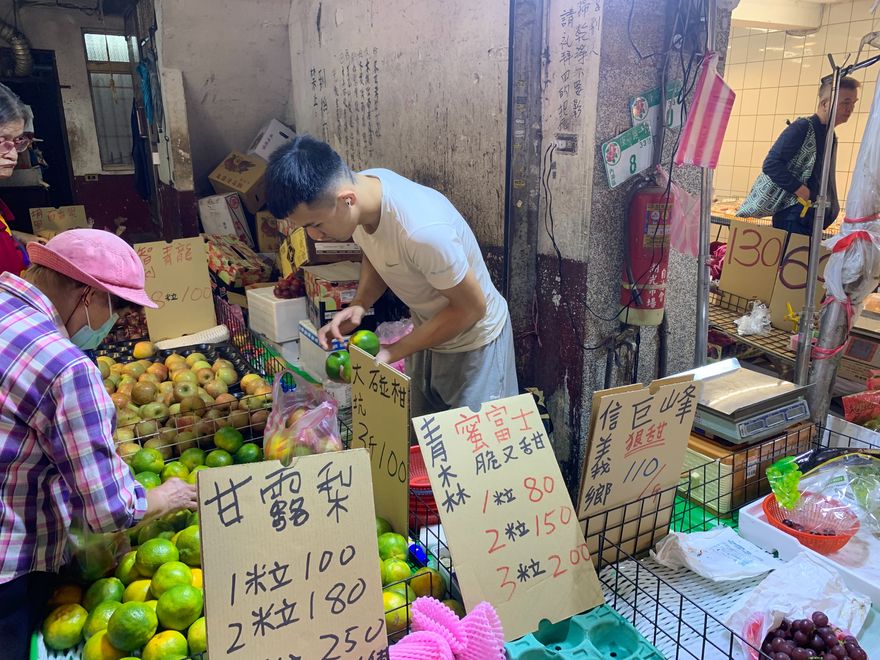 影/直擊內湖市場！香菜漲幅破2成　下週菜價漲幅恐非常有感