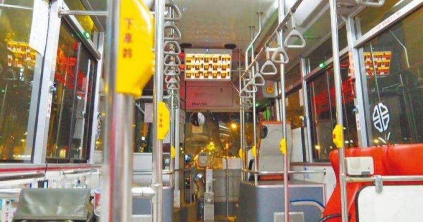 坐博愛座遭驅趕！公車司機嗆「不起來就不開車」　OL氣炸揭真相：車上很空