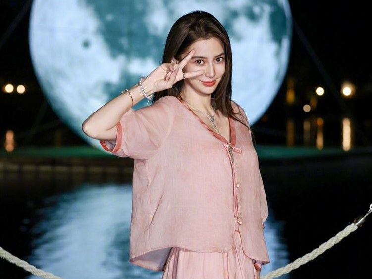 懶甩黃曉明、葉珂！Angelababy因Lisa瘋馬秀遭軟封殺1年　知情人鬆口：明年有好消息