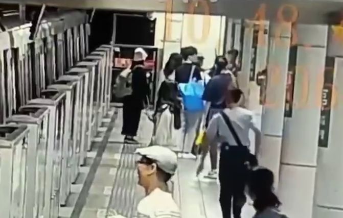 影/北捷古亭站「男遭醉女踹腳跟」差點仆街　2人爆口角、拉扯