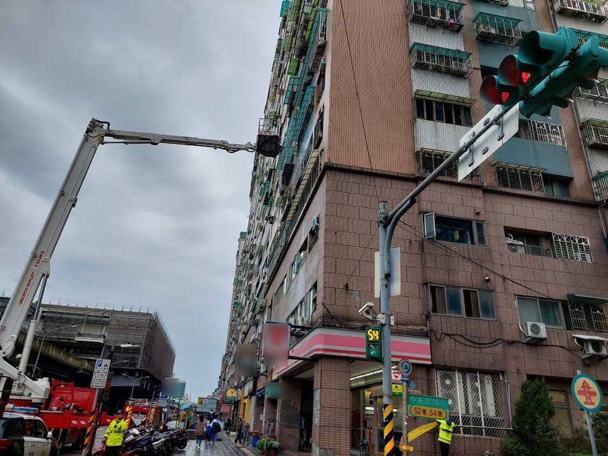 新北土城死亡火警！19層高樓「第5層燒起來」　現場赫見40歲男屍