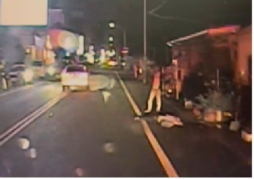 影/苗栗頭份死亡車禍！7旬晨運嬤過馬路慘遭撞飛　全身多處骨折身亡