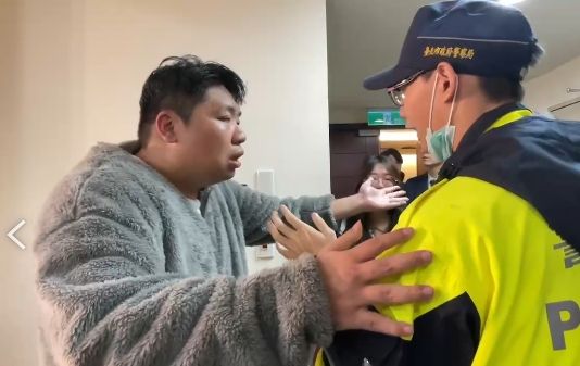 延長賽？統神疑不服結果遭「黑衣人」尻頭　小巨蛋迴廊開打