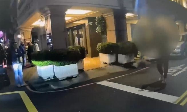 高雄狂男街頭掏開山刀！離聖誕活動會場「只隔2街口」