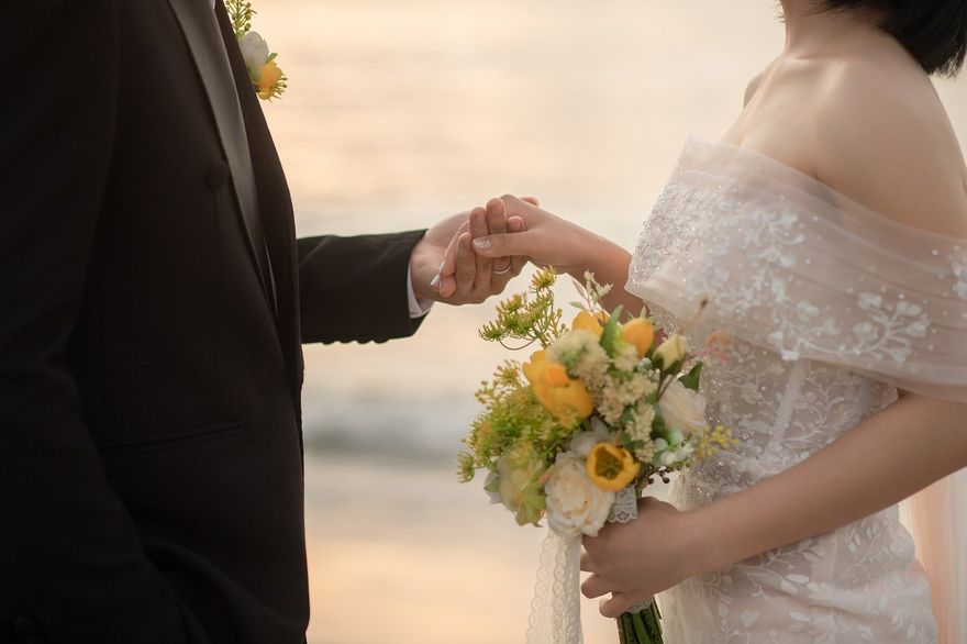 隔天要結婚「主管突不准假」！陸OL遭解僱提告　惡質公司判賠16萬