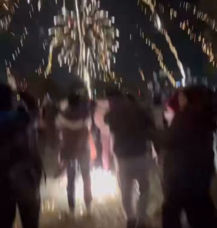 影/台中跨年煙火驚變「天火焚城」　直擊落焰傷人