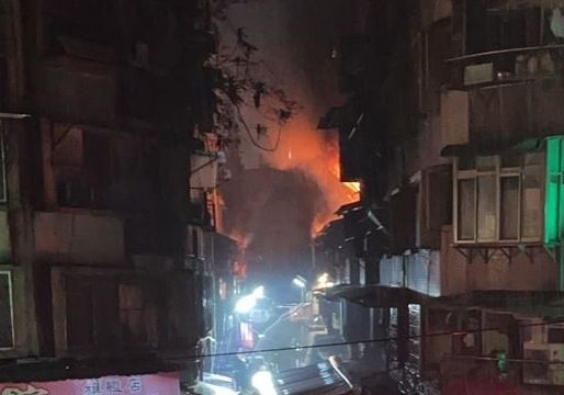 基隆寒夜惡火！老公寓4樓全面燃燒　重聽男慘成焦屍