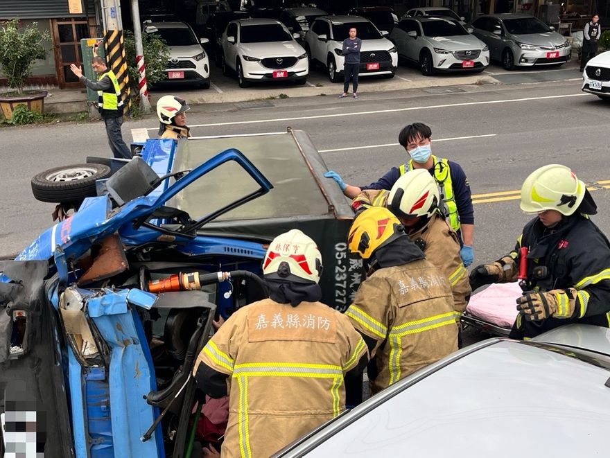 慘烈畫面流出！嘉義嚴重「高齡對撞」車禍　兩造加起來快200歲