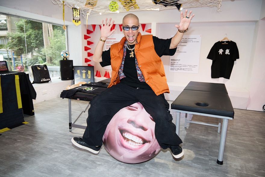 好友手術失敗離世！呂士軒砸百萬辦展　穩交女友親曝結婚計畫