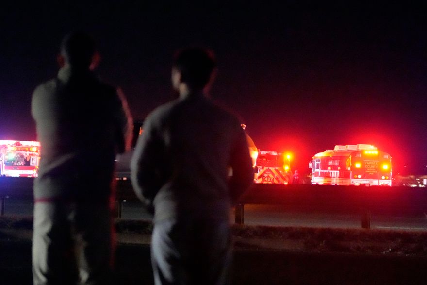華盛頓空難傳已18死　塔台剛問黑鷹「看到美航嗎」數秒後就撞機